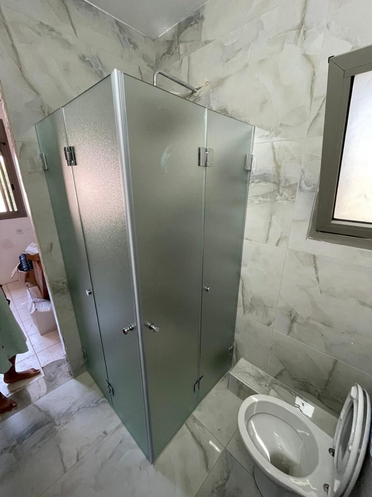 פרויקט זכוכית של Guy Glass