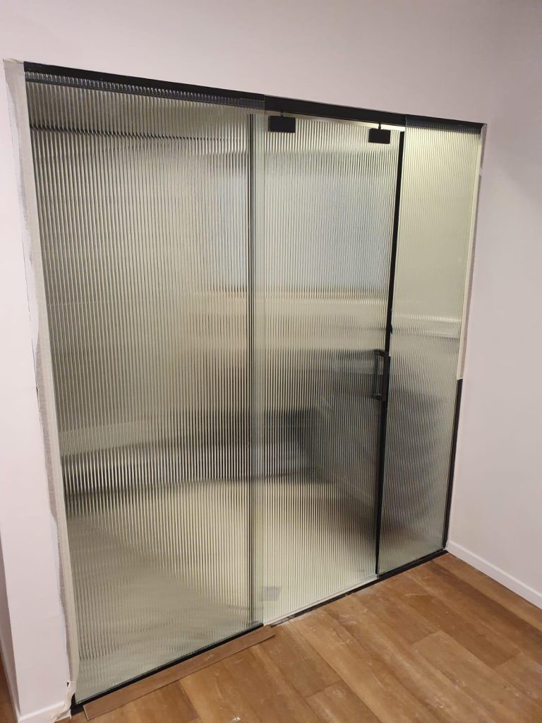 פרויקט זכוכית של Guy Glass